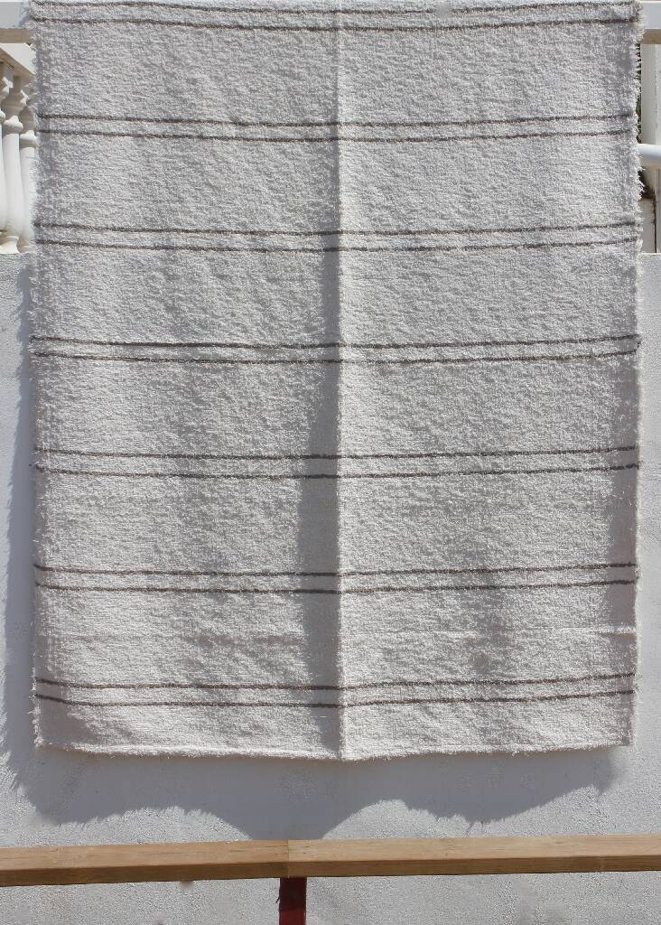 Handwoven rug - White with beige lines - recycled cotton - 170 x 240 cm