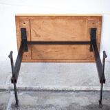 Table de bistrot en fer et formica jaune