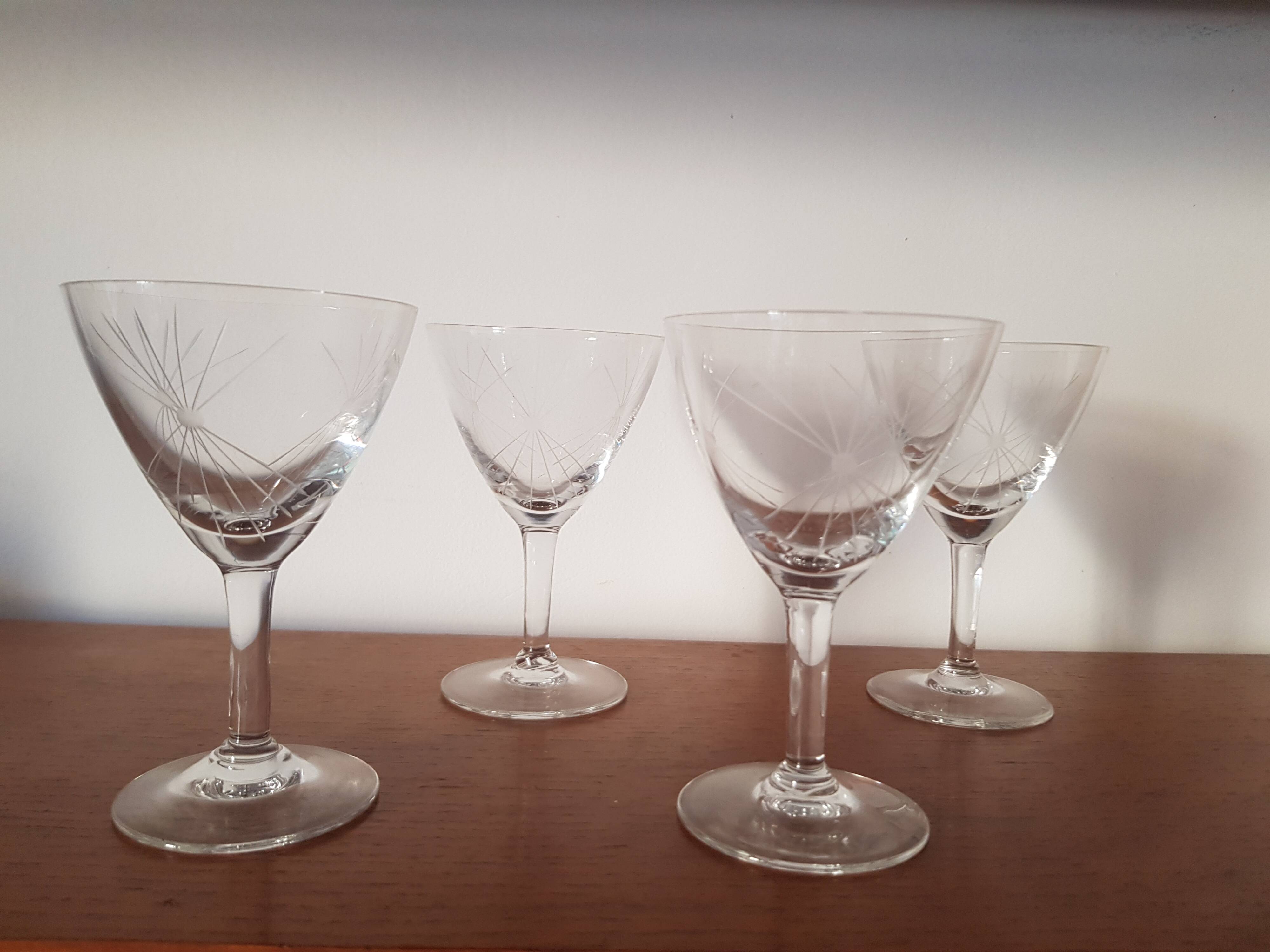 Set of 4 star-engraved glasses from the 50s