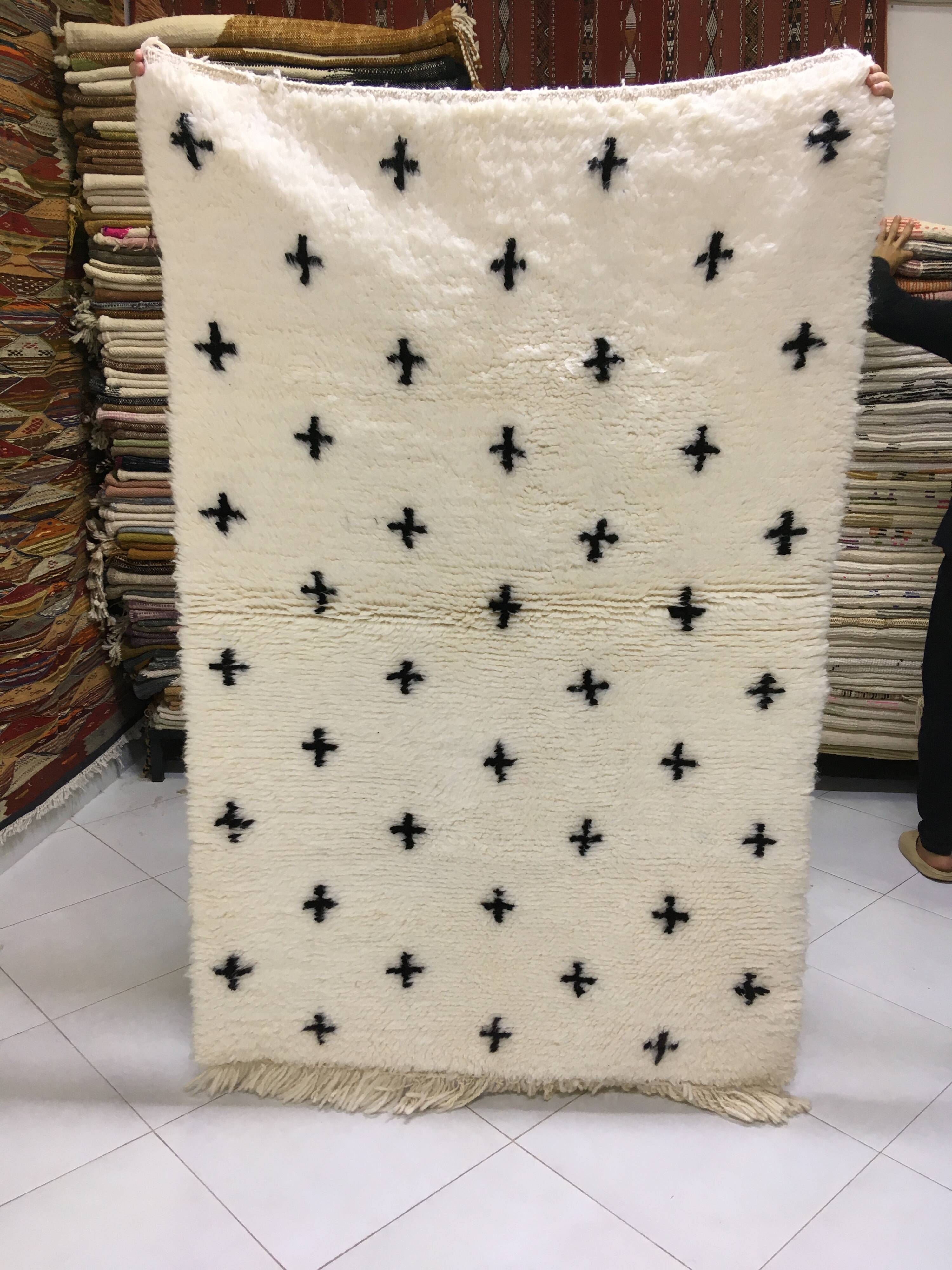 Berber Beni Ouarain rug 167 x 106 cm