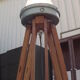 Lampe industrielle sur trépied chêne années 50