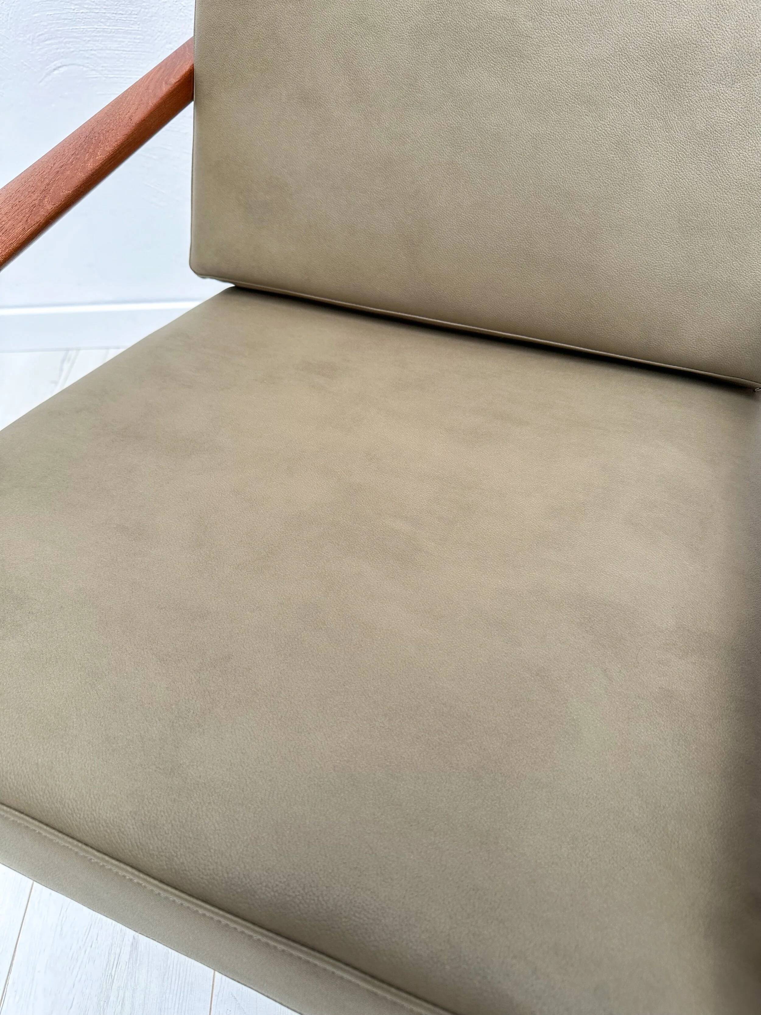 1/2 '60s vintage Danish teak armchair FD 130 by Peter Hvidt & Orla Mølgaard-Nielsen for France & Daverkosen