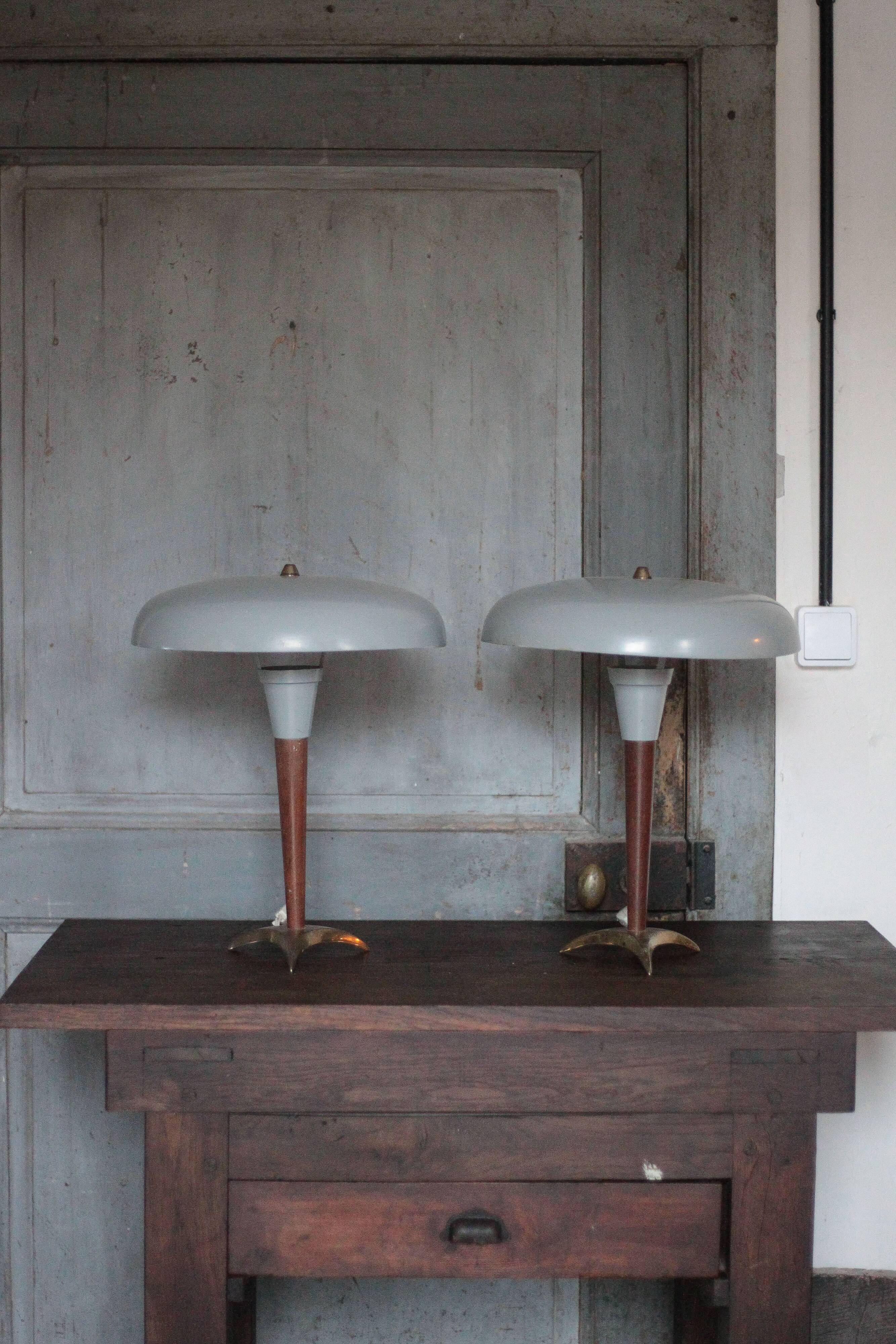 Pair of tripod lamps, 1950s design, bedside lamp, decor.