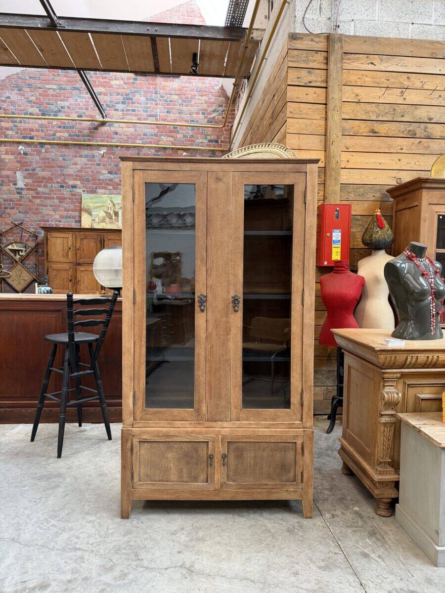 Vitrine en chêne début XXème