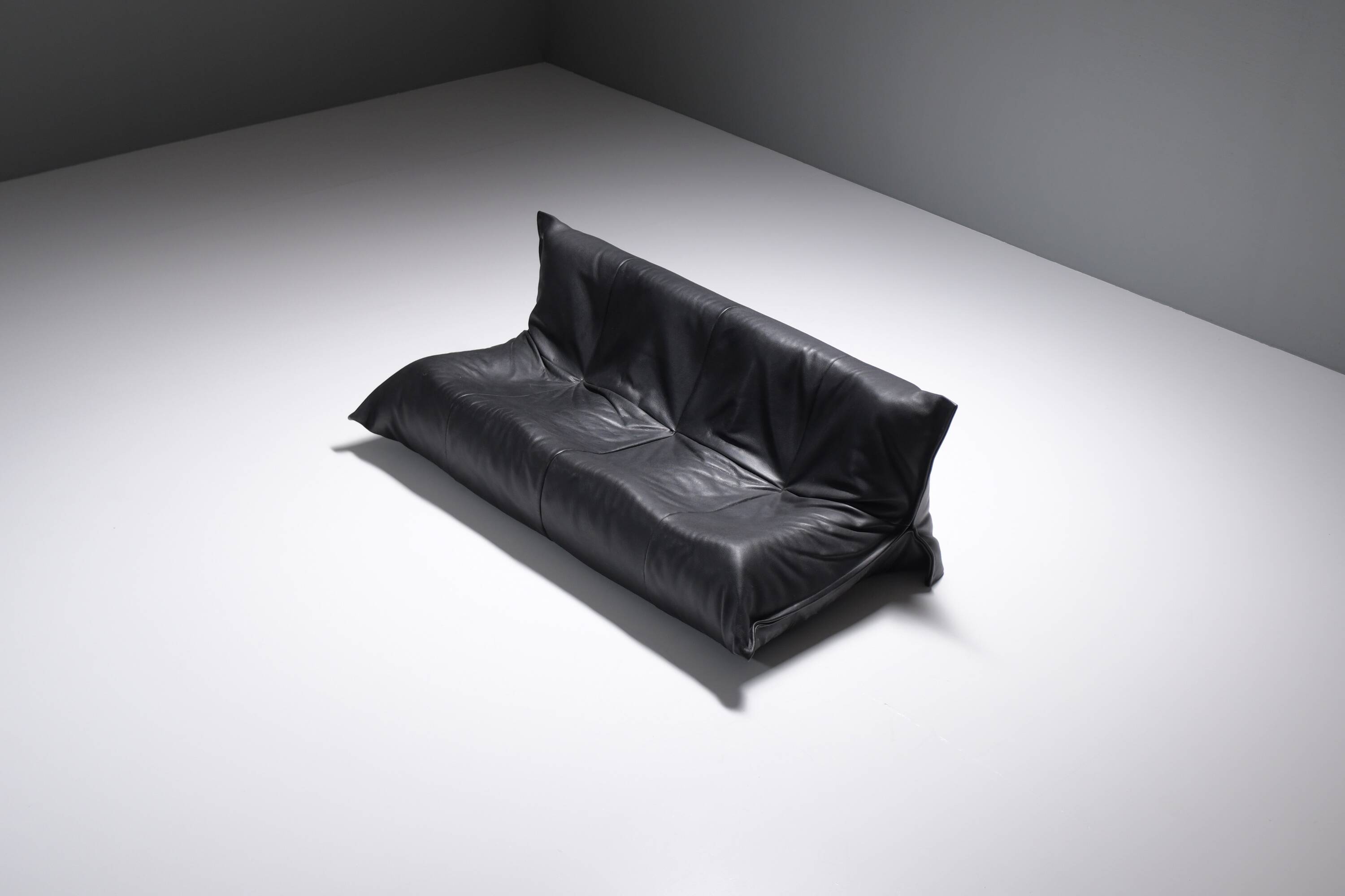 Exceptional YOKO lounge sofa in original leather by Michel Ducaroy - Ligne Roset