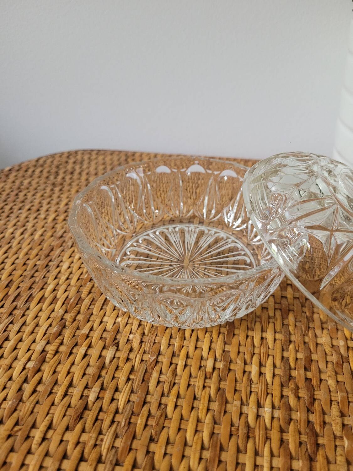 Bonbonnière / Sucrier en verre moulé n°2