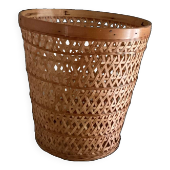Flat rattan basket