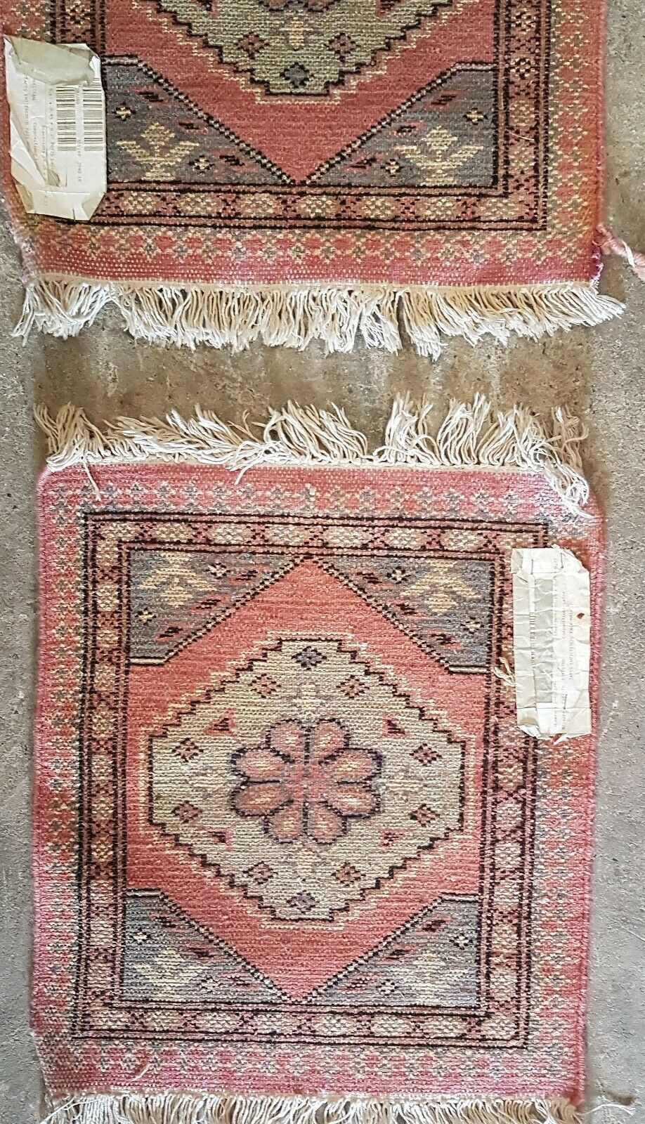 Pakistan's pure wool carpet dimensions 0.60 x 0.45 cm