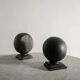 Paire de sculptures rondes vintage en bois noir et marron