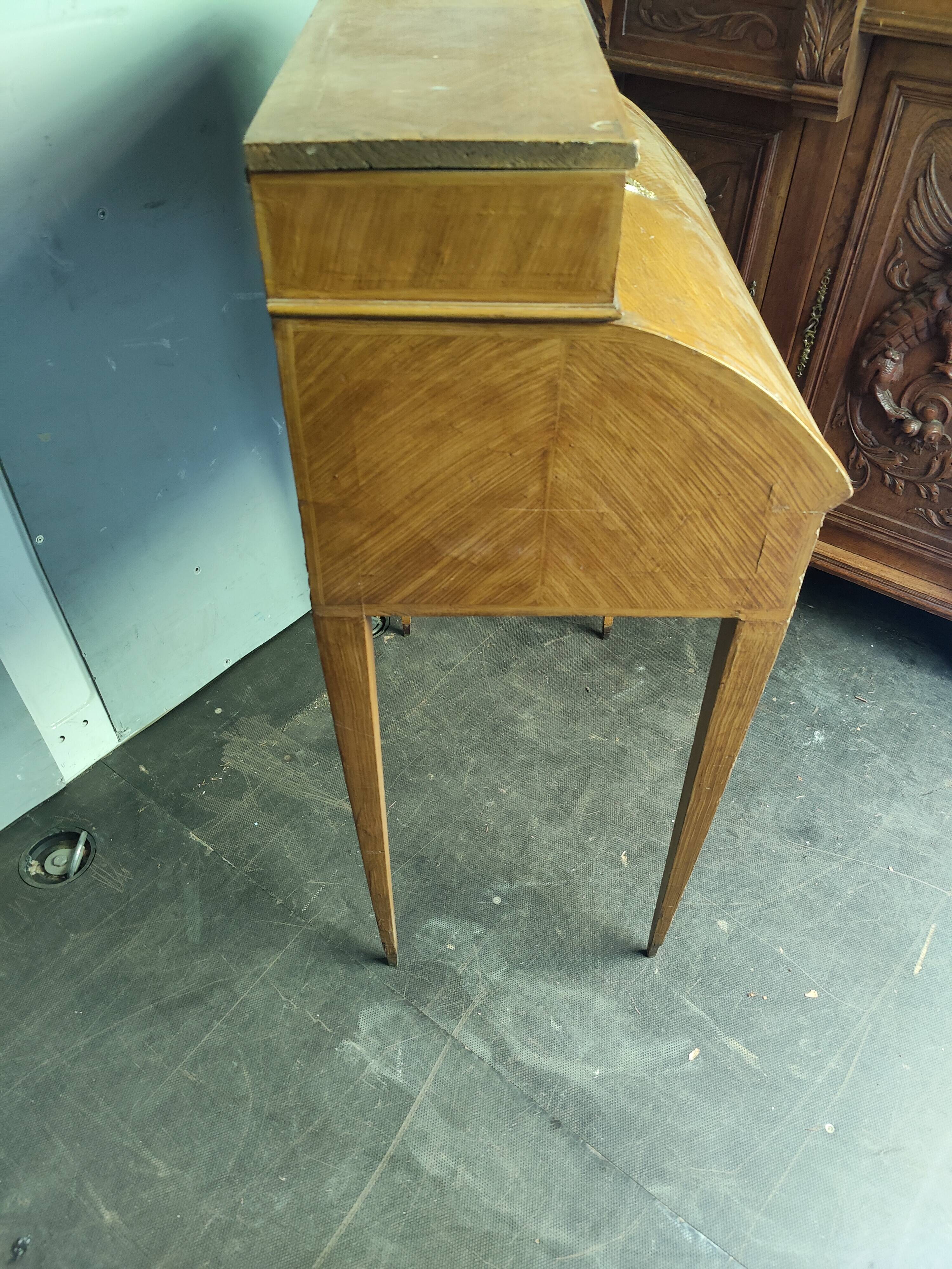 Meuble ancien avec 4 tiroirs