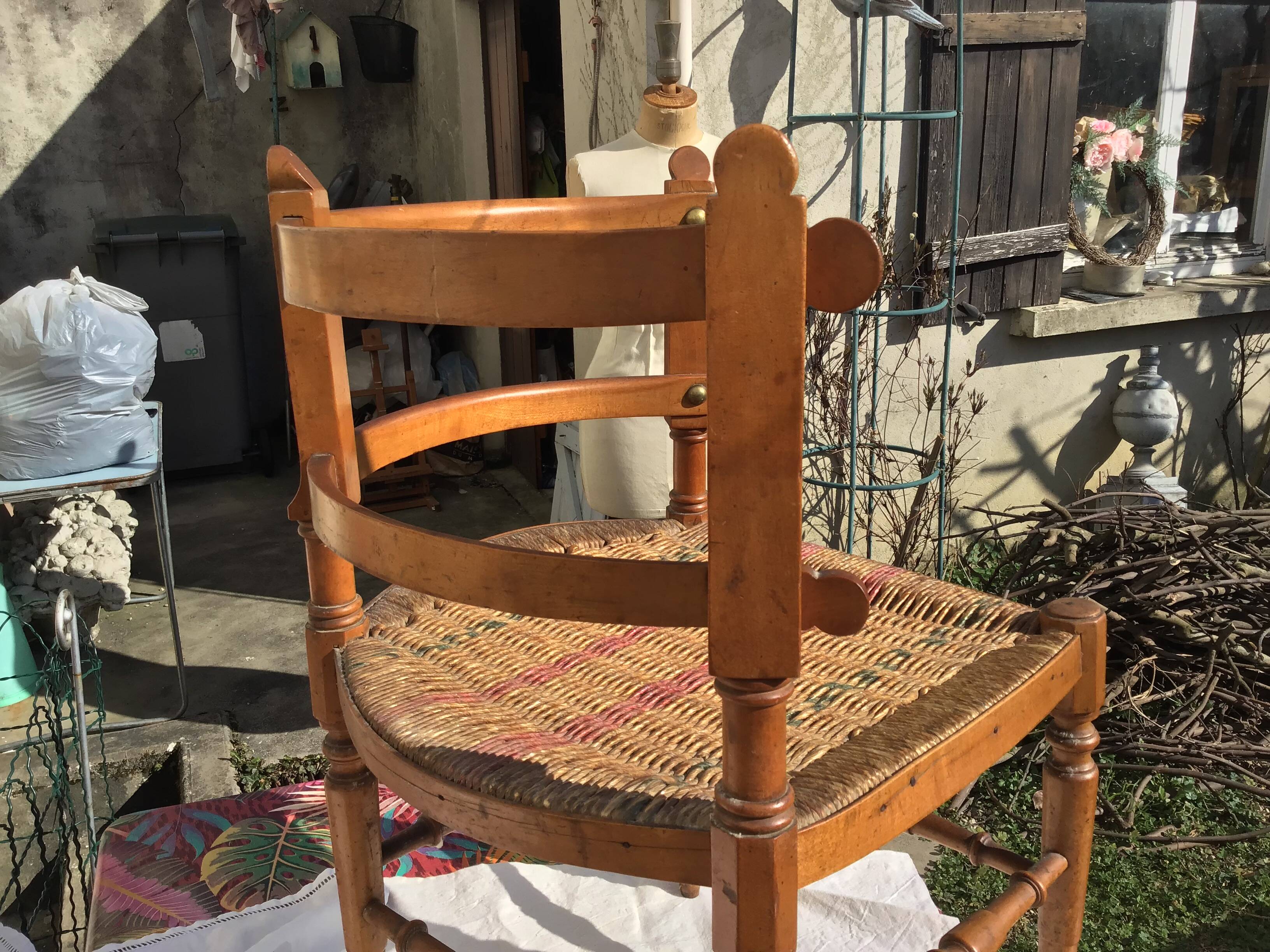 straw-style corner armchair