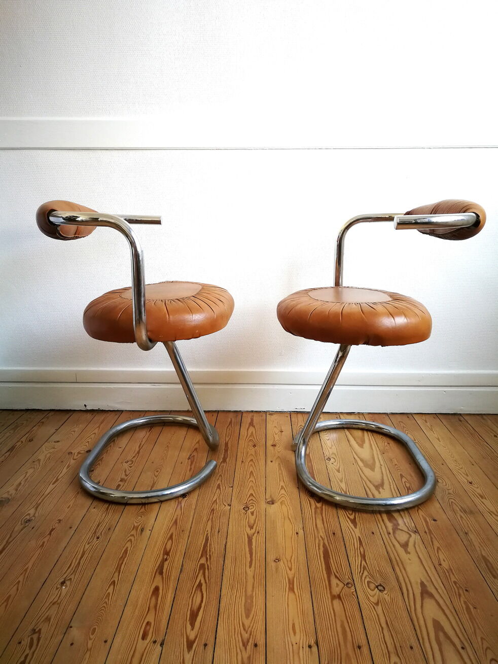 Suite de 4 chaises Giotto Stoppino cognac