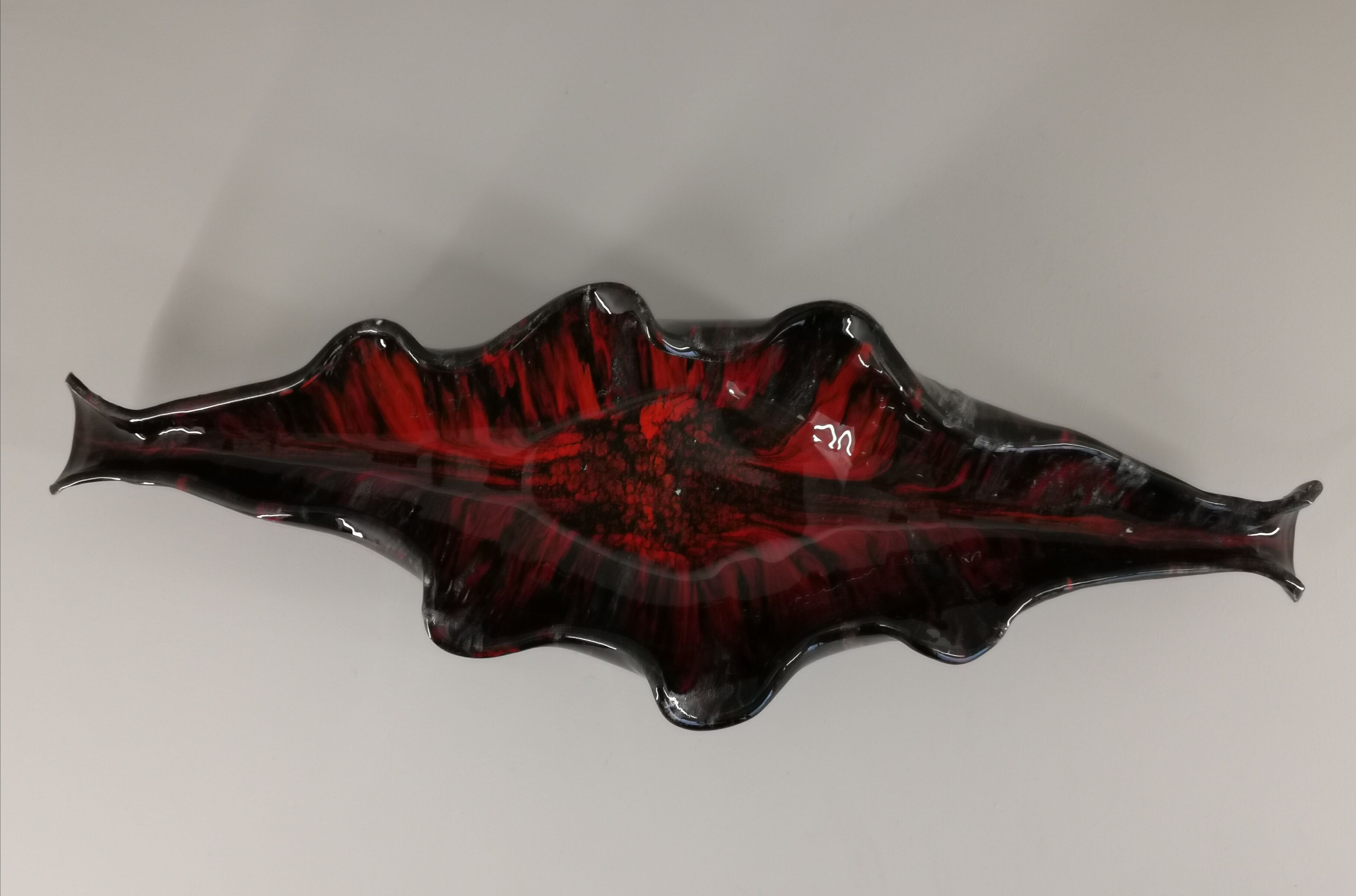 Table center dish, pockets signed in 70