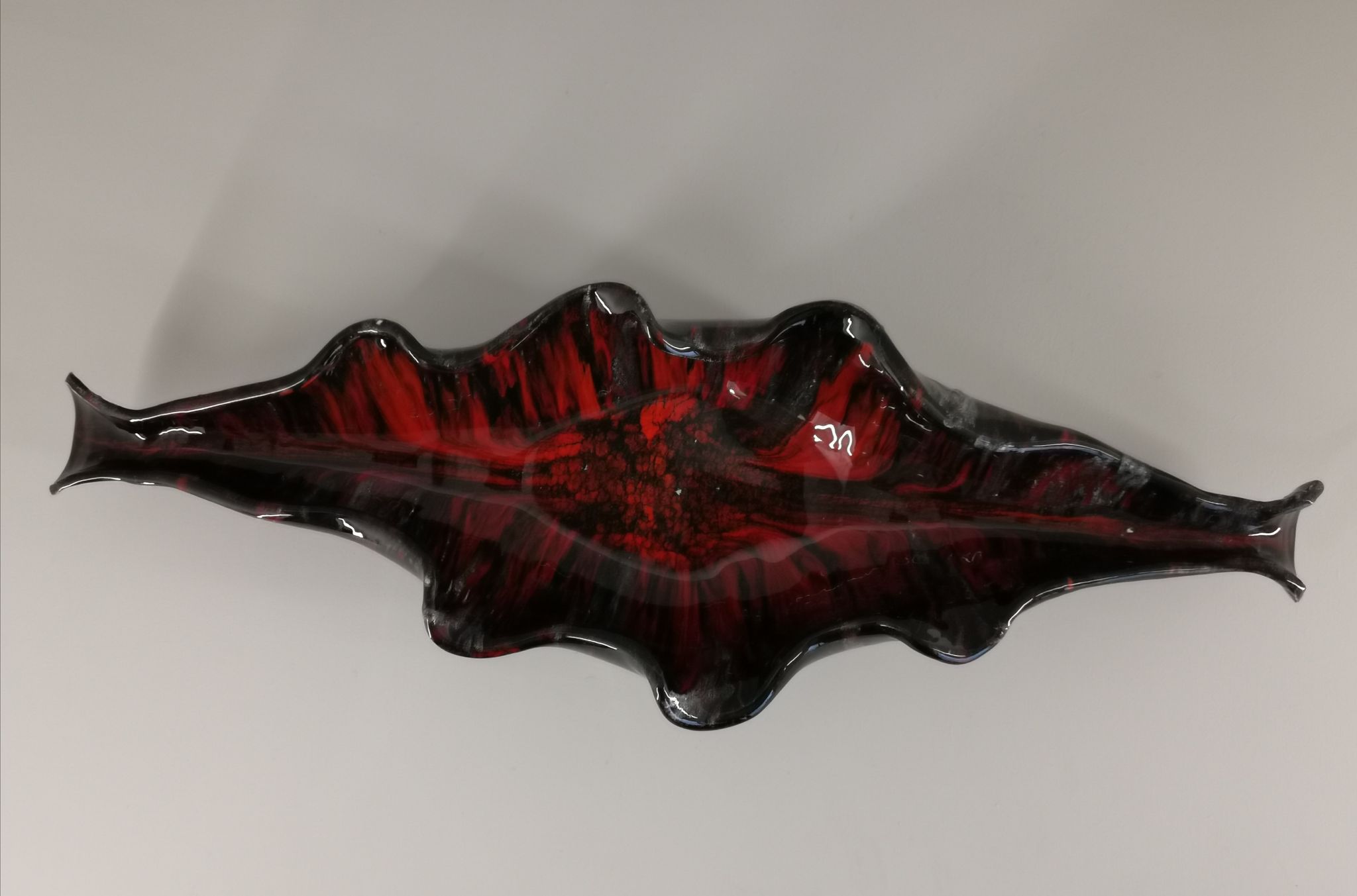 Table center dish, pockets signed in 70