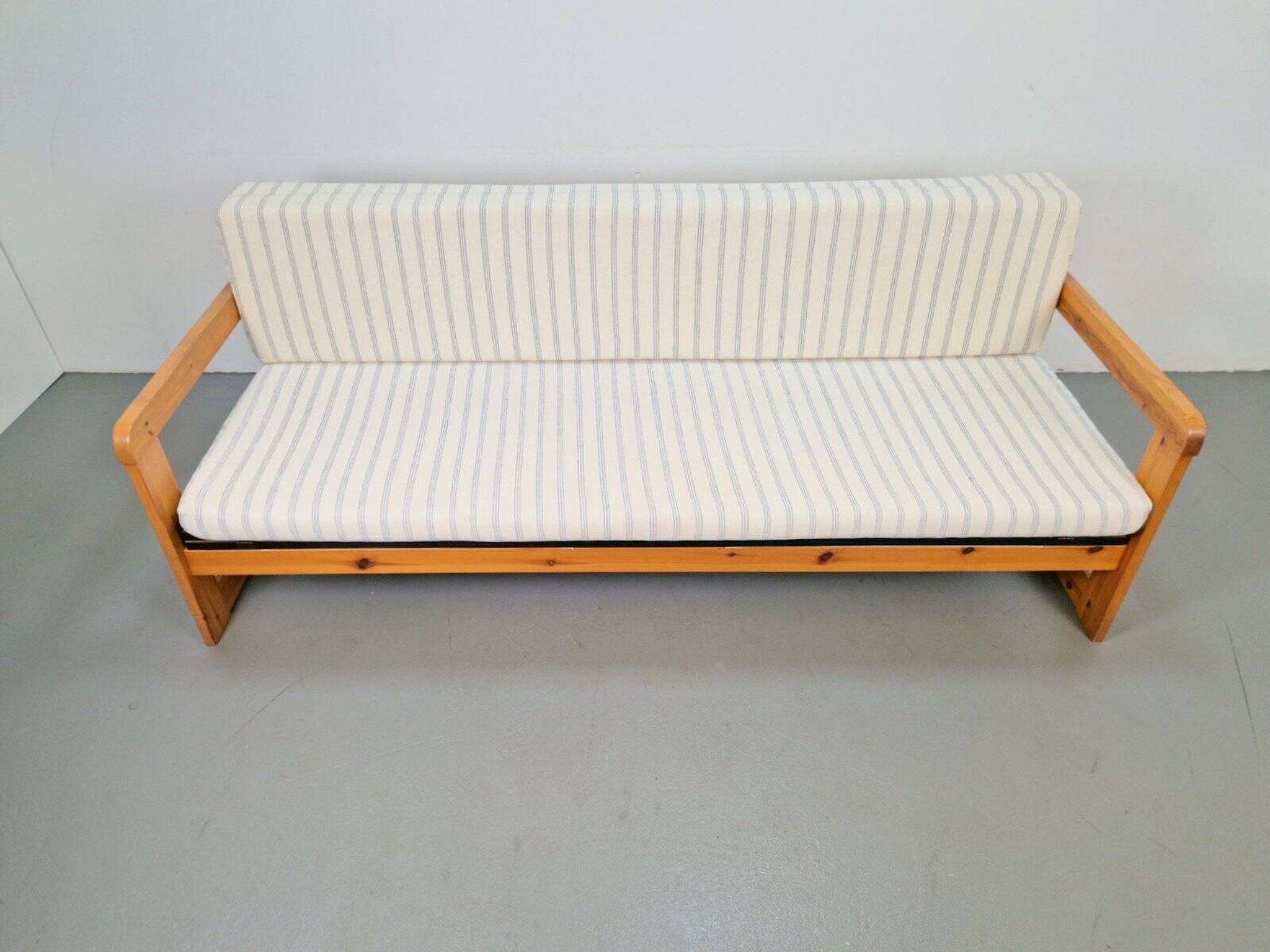 Scandinavian Modern Pine Daybed, 1970s