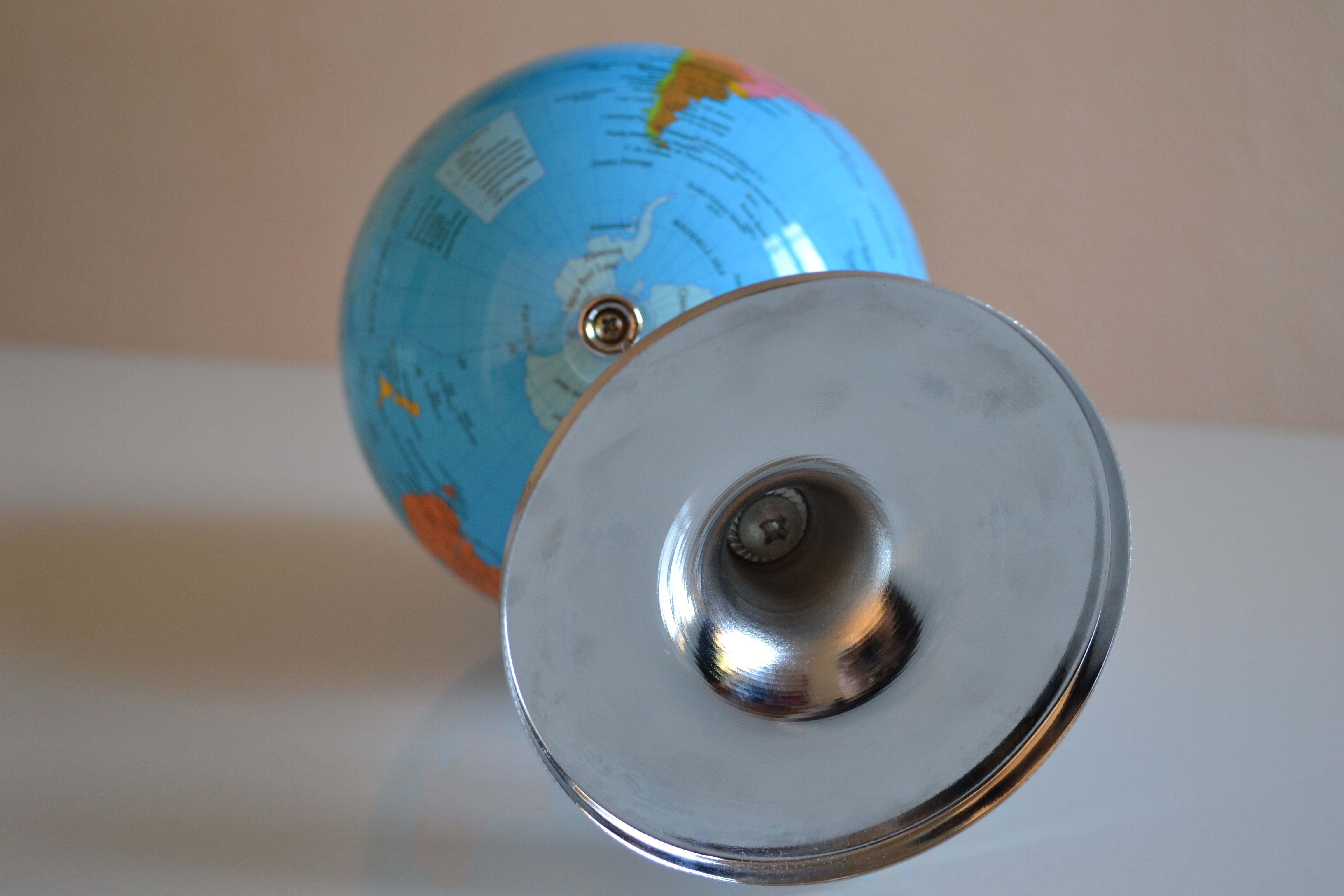 Globe vintage foot tulip