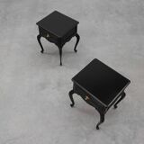 Paire de tables de chevet de style Louis XV en chêne laqué noir, France, années 1950