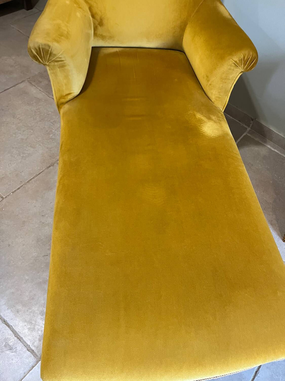 Golden velvet daybed
