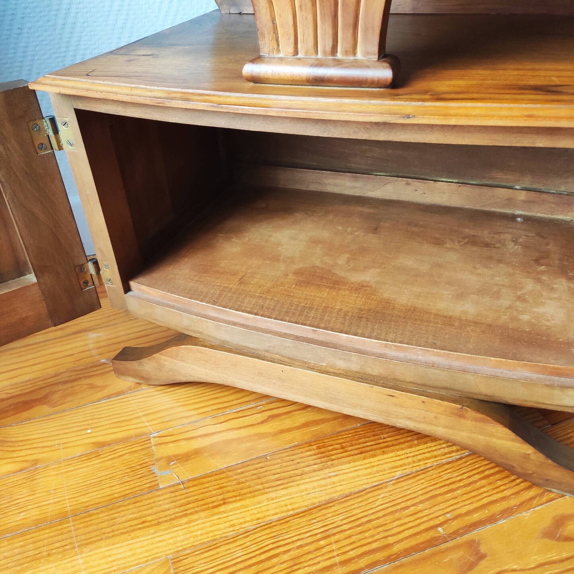 Paire de tables de chevet en noyer blond, Art déco 1940