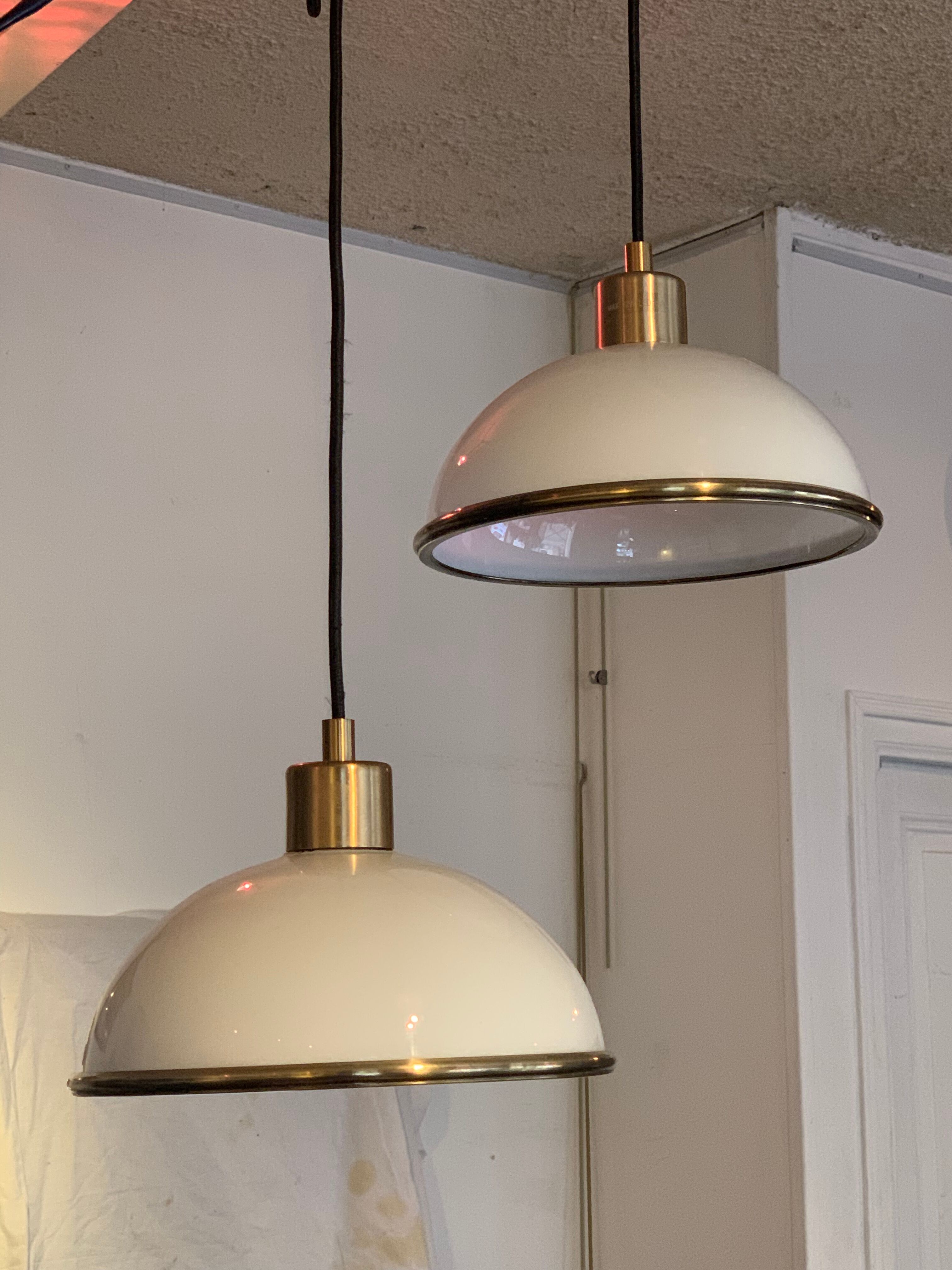 Two opaline suspensions