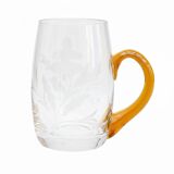 Chope demi-pinte gravée de motifs floraux avec anse en verre ambré