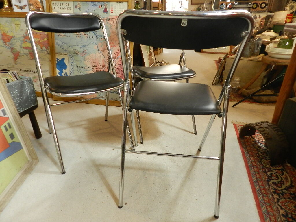 3 Sauvignet folding chairs