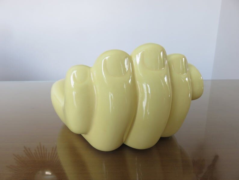 Empty hand-shaped pocket in pale yellow ceramic years70