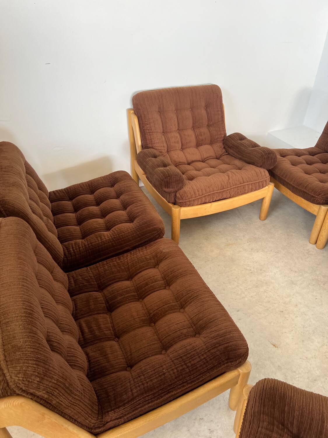 Old modular living room 7 armchairs and vintage Scandinavian design coffee table from the 60s