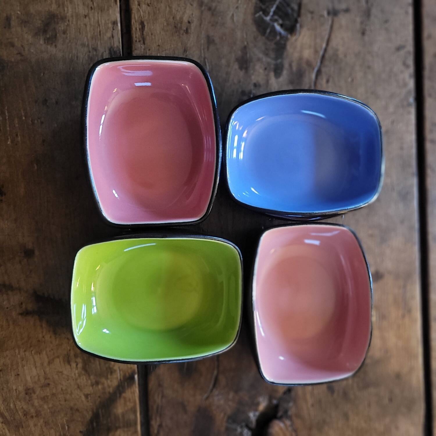 Set of 4 ceramic glazed multicoloured bowls/trinket dishes.