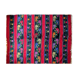 Tapis roumain en laine, fond rouge avec de délicates fleurs colorées