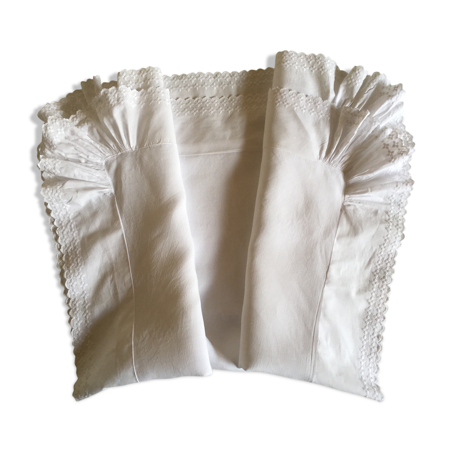 Pillowcase 19th century house at bellows in linen thread