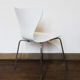 Chair 3107 called series 7 by Arne Jacobsen, 1967