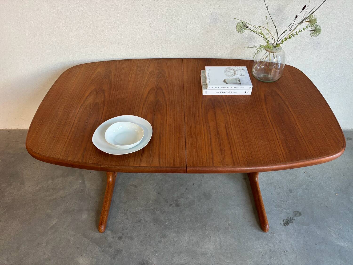 Vintage Skovby extendable oval table teak