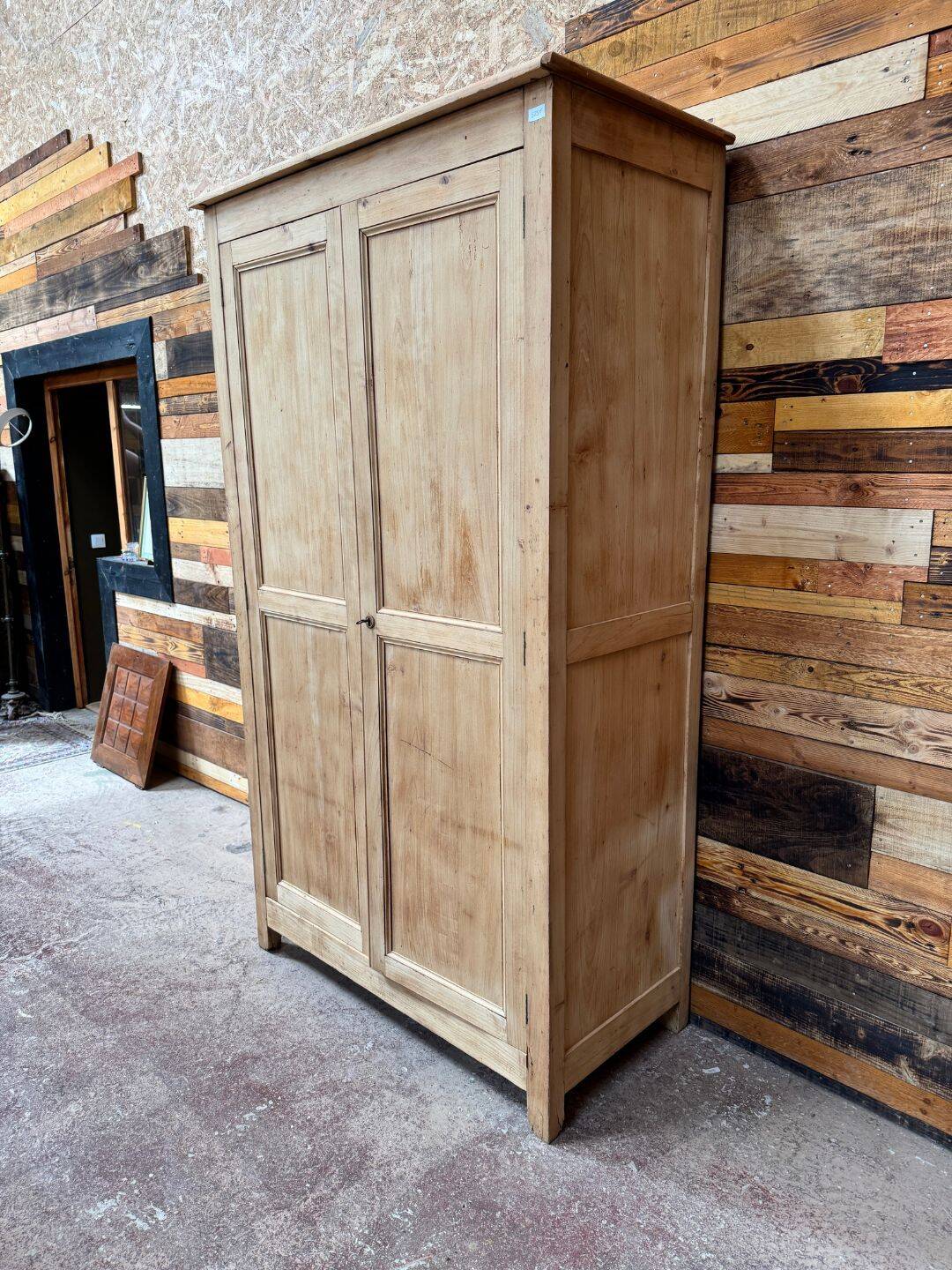 Antique wardrobe in solid cherry wood - 19th century