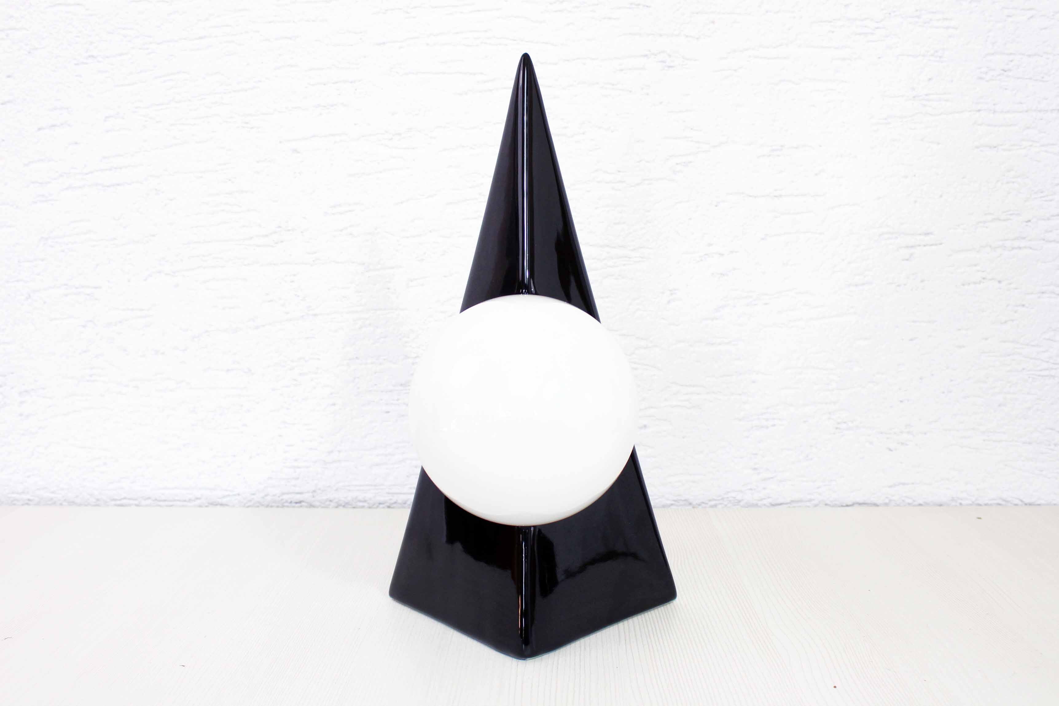 Pyramid lamp in ceramics 70s/80s