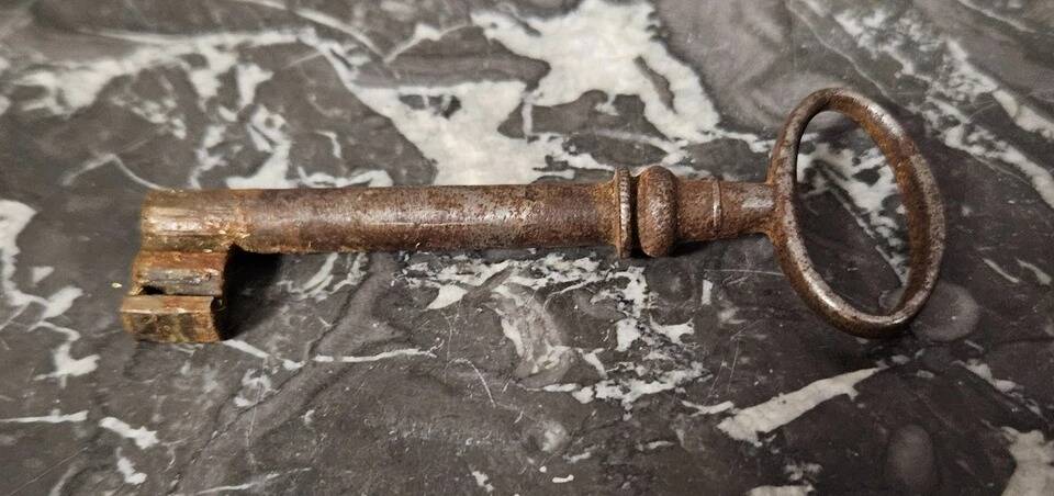 Commode époque Louis XVI en marquéterie époque XVIIIeme