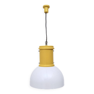 Suspension industrielle en plexiglas blanc et aluminium laqué jaune, Italie