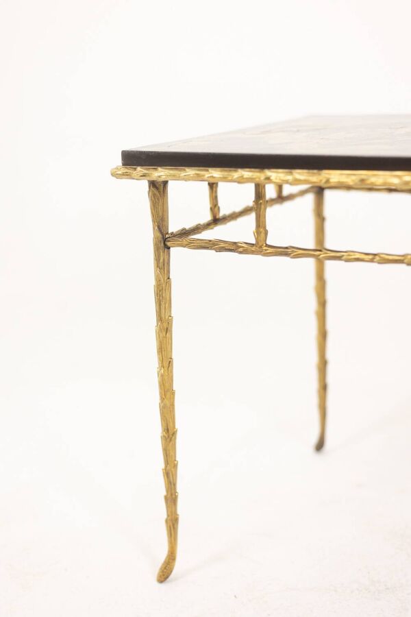 Maison Baguès. Table basse en bronze, laque noire, décor or. Circa 1970