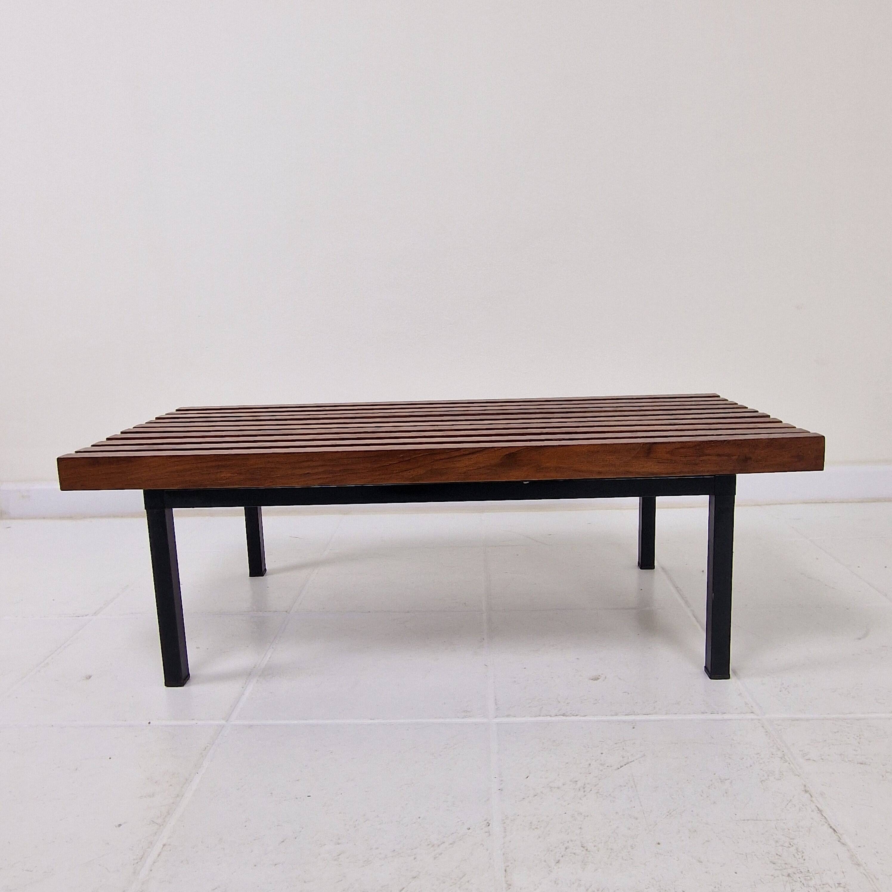 Banc en bois à lattes italien / table basse, 20e siècle