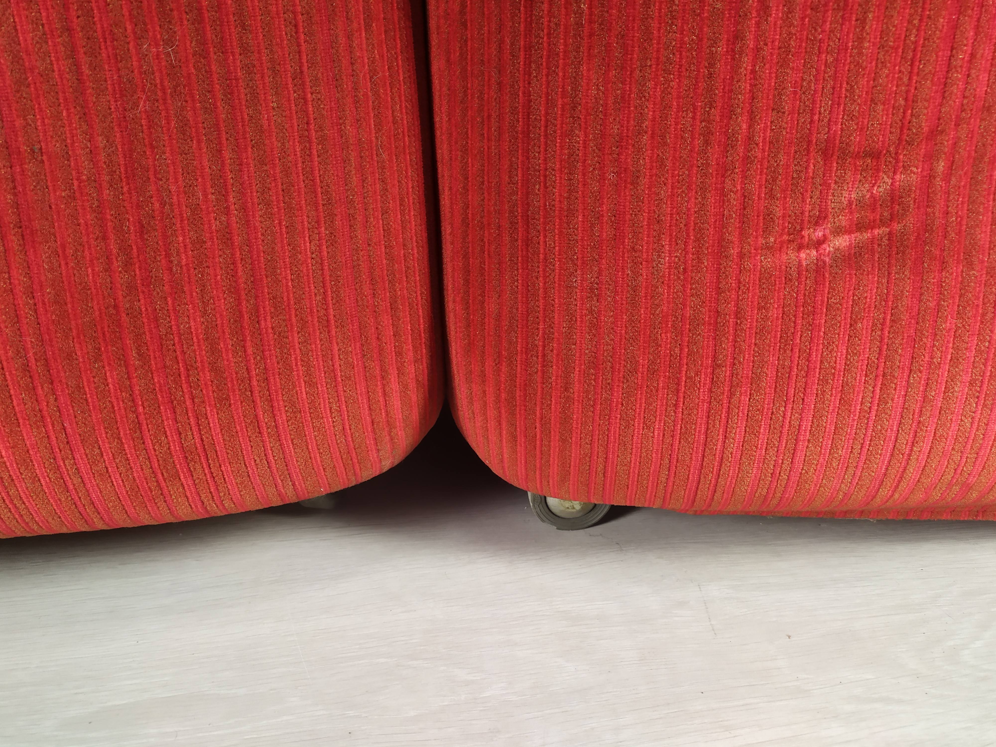 Airborne Cadestin Red Velvet Lounge