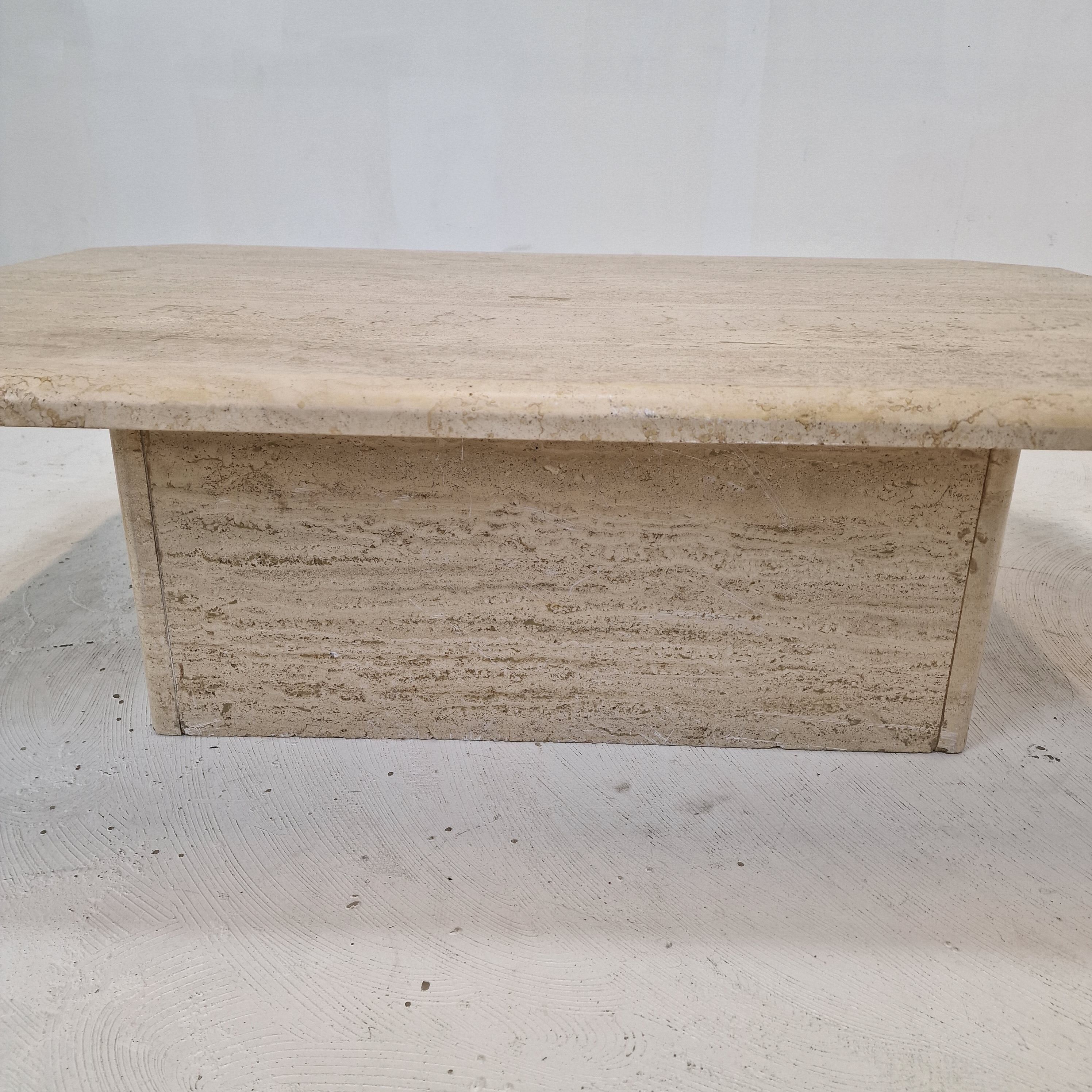 Italian coffee table in travertine, 1980s
