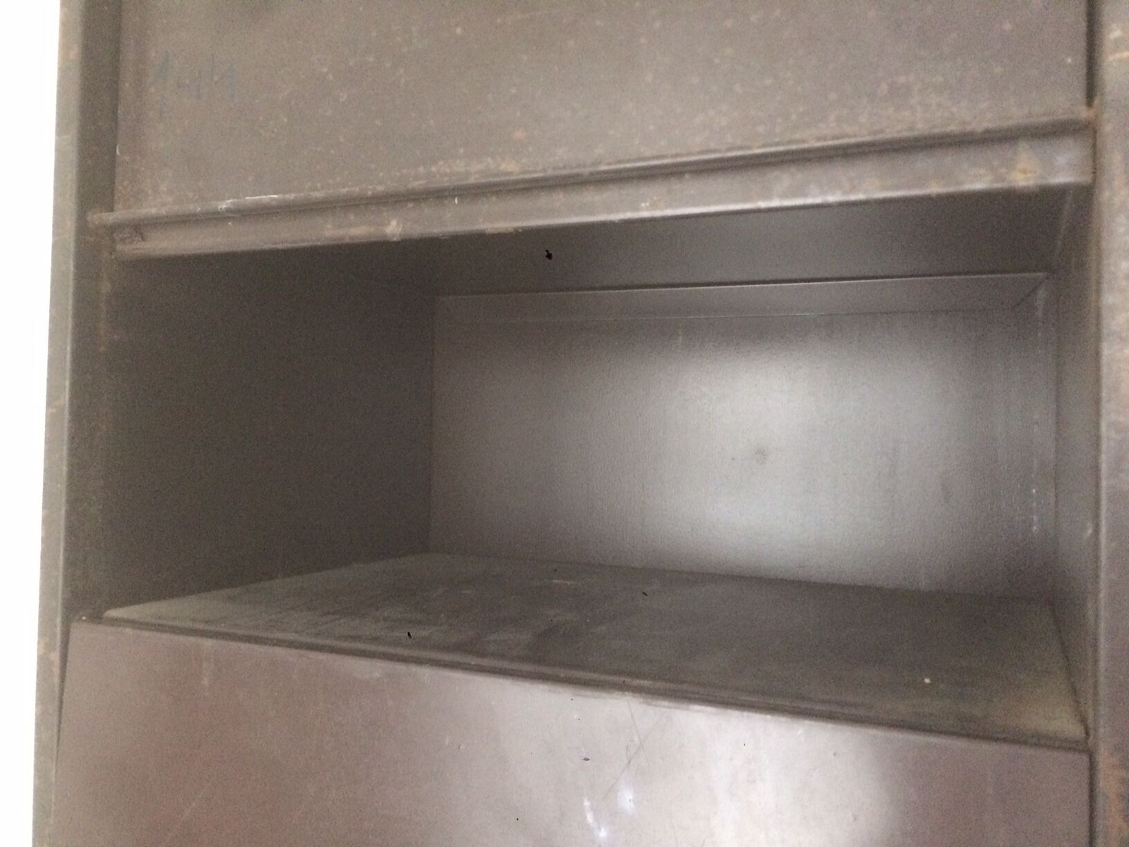 Brown vintage clamshell furniture