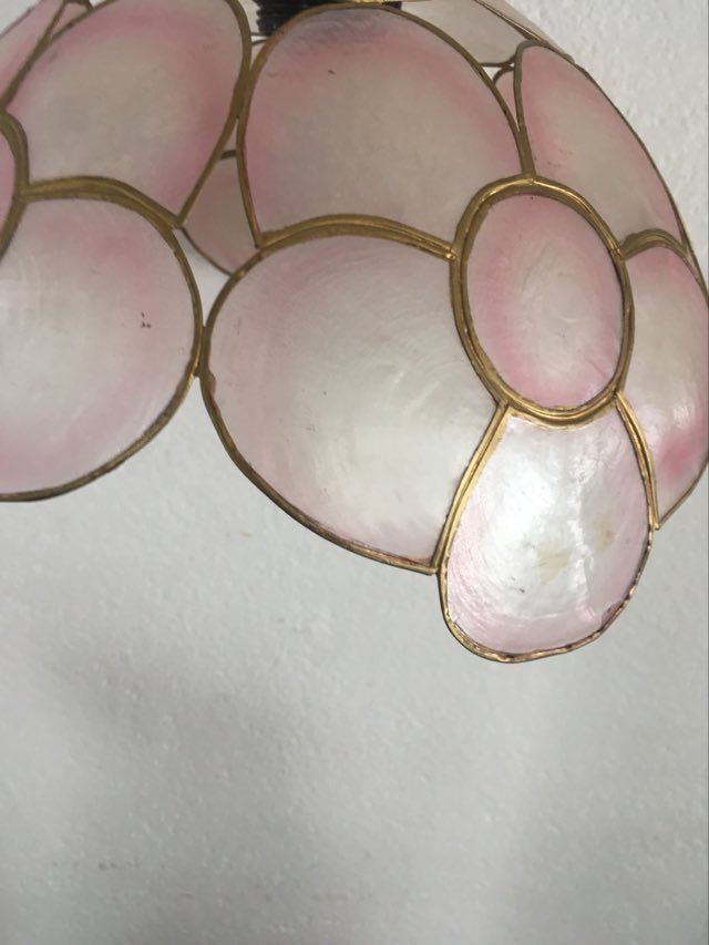 Suspension in pink mother-of-pearl and brass