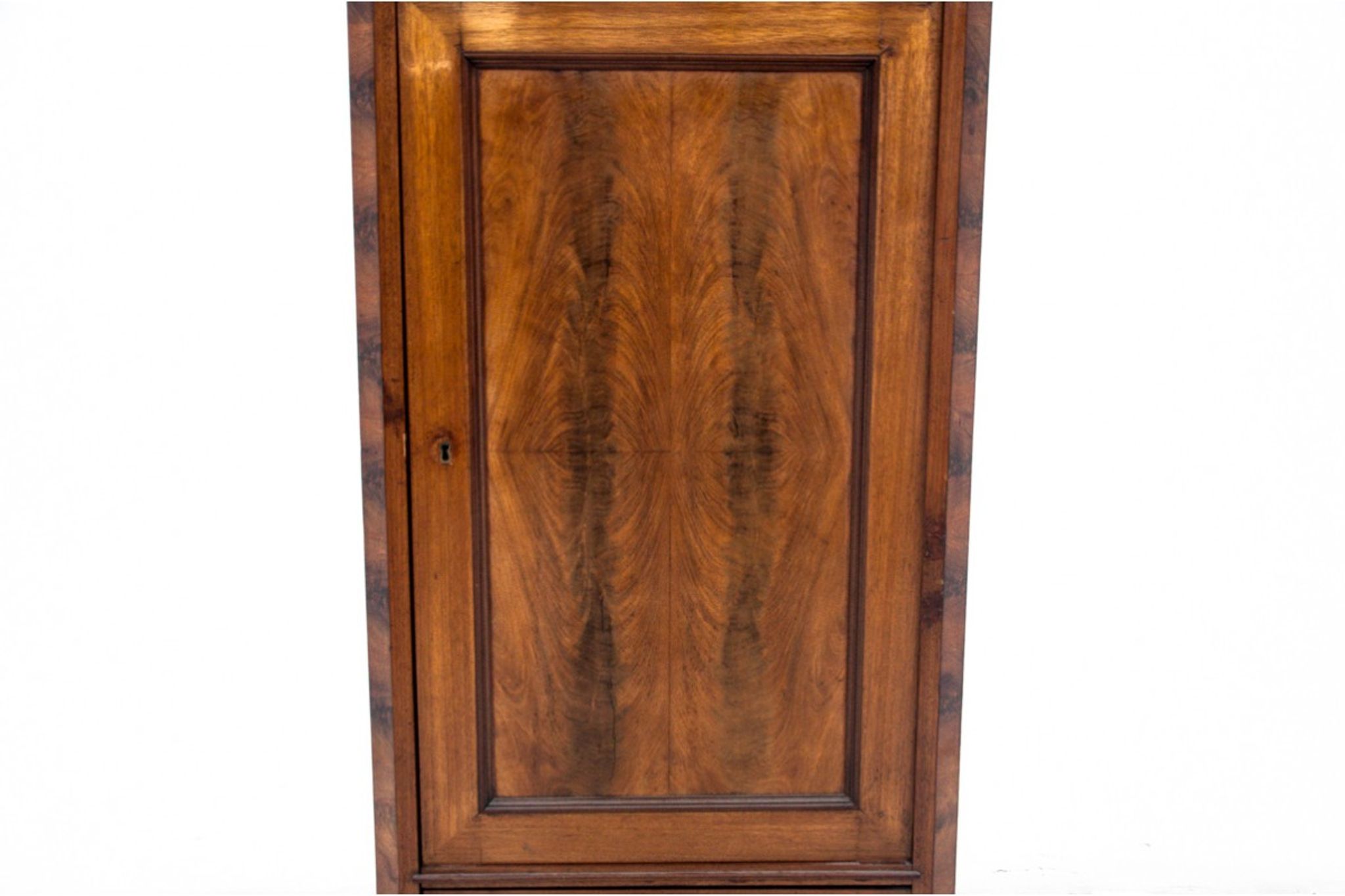 Une commode à piliers, Europe du Nord, vers 1860