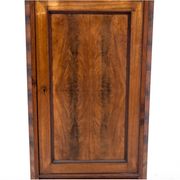 Une commode à piliers, Europe du Nord, vers 1860