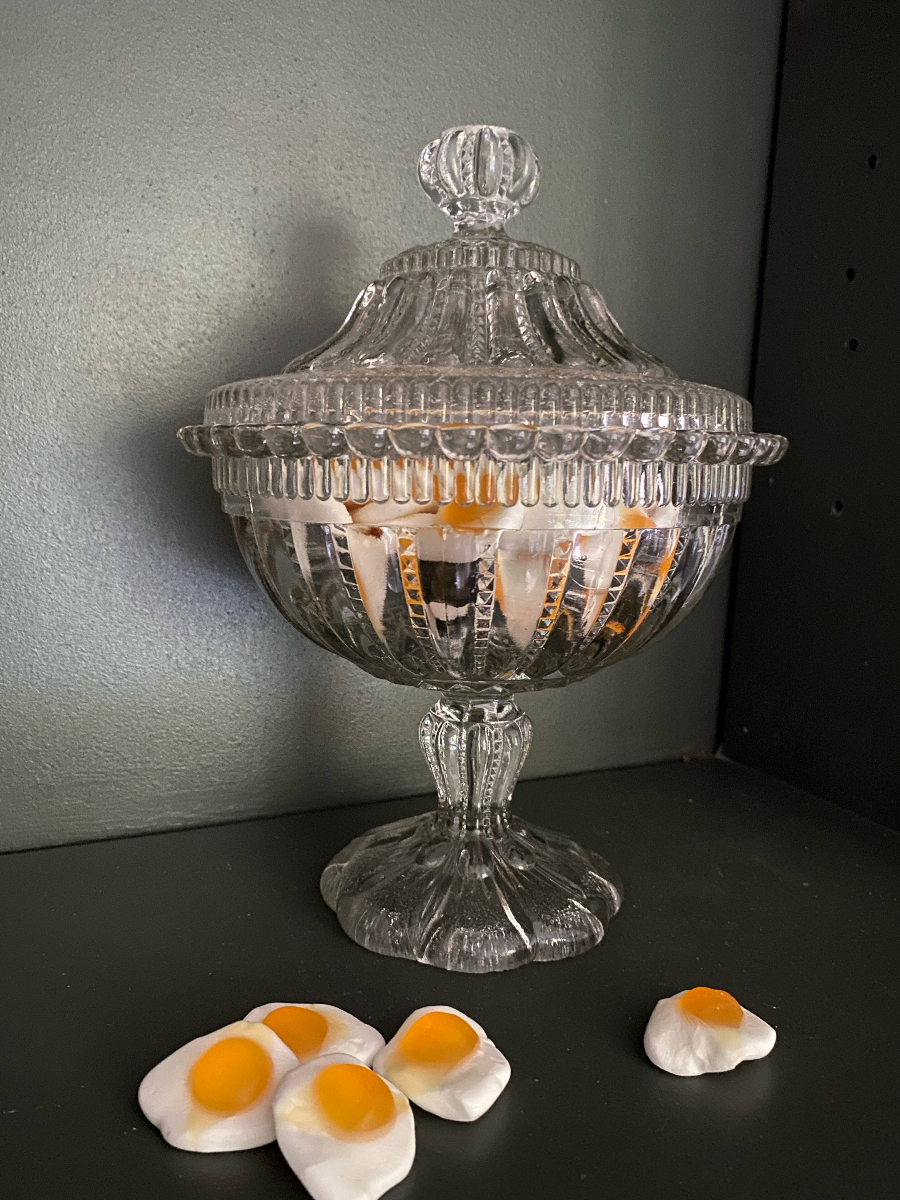 Bonbonniere, drageoire, sugar bowl in vintage molded and cut crystal