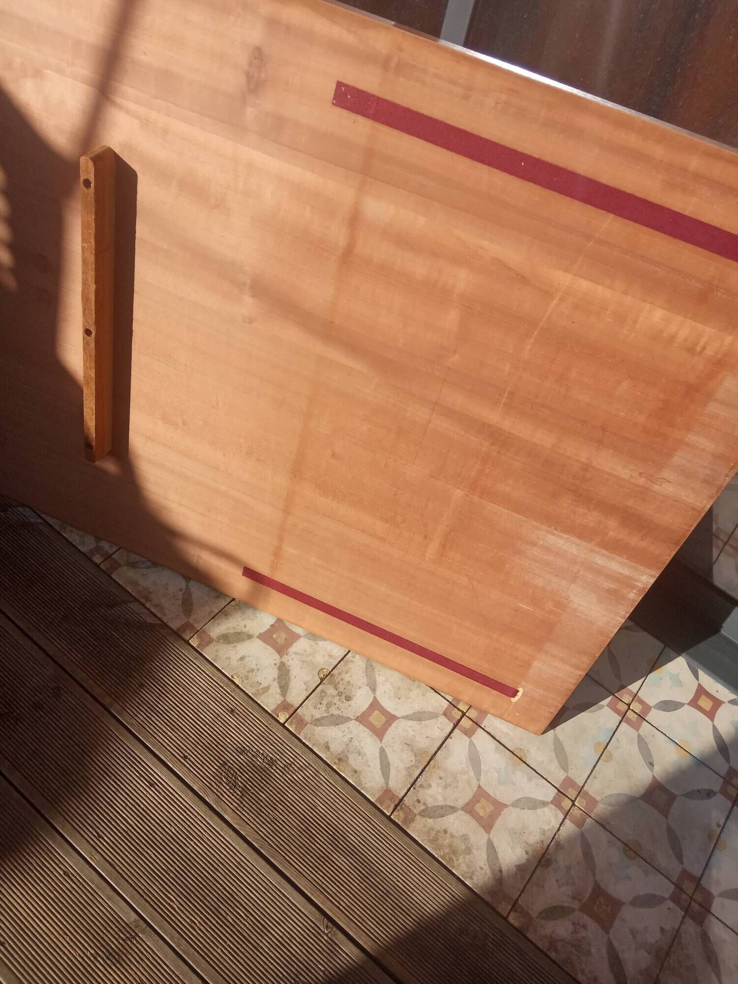 Table with two extension cords 50/60