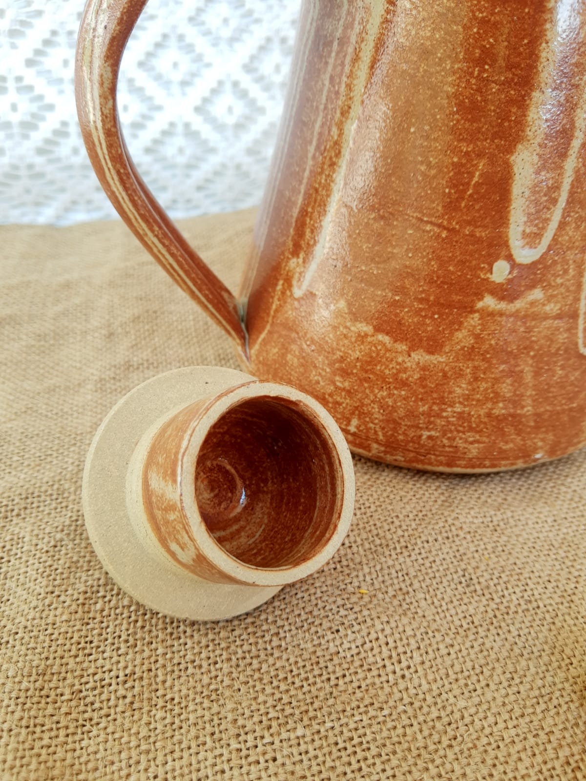 Cafetière, carafe en grès signée