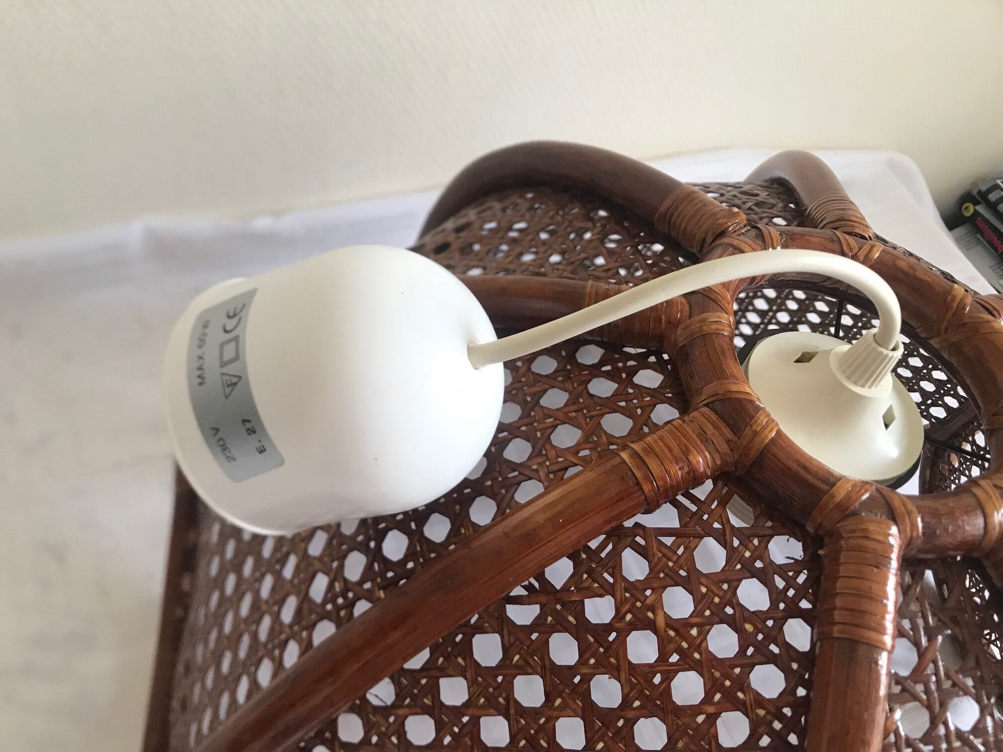 Suspension fleur rotin