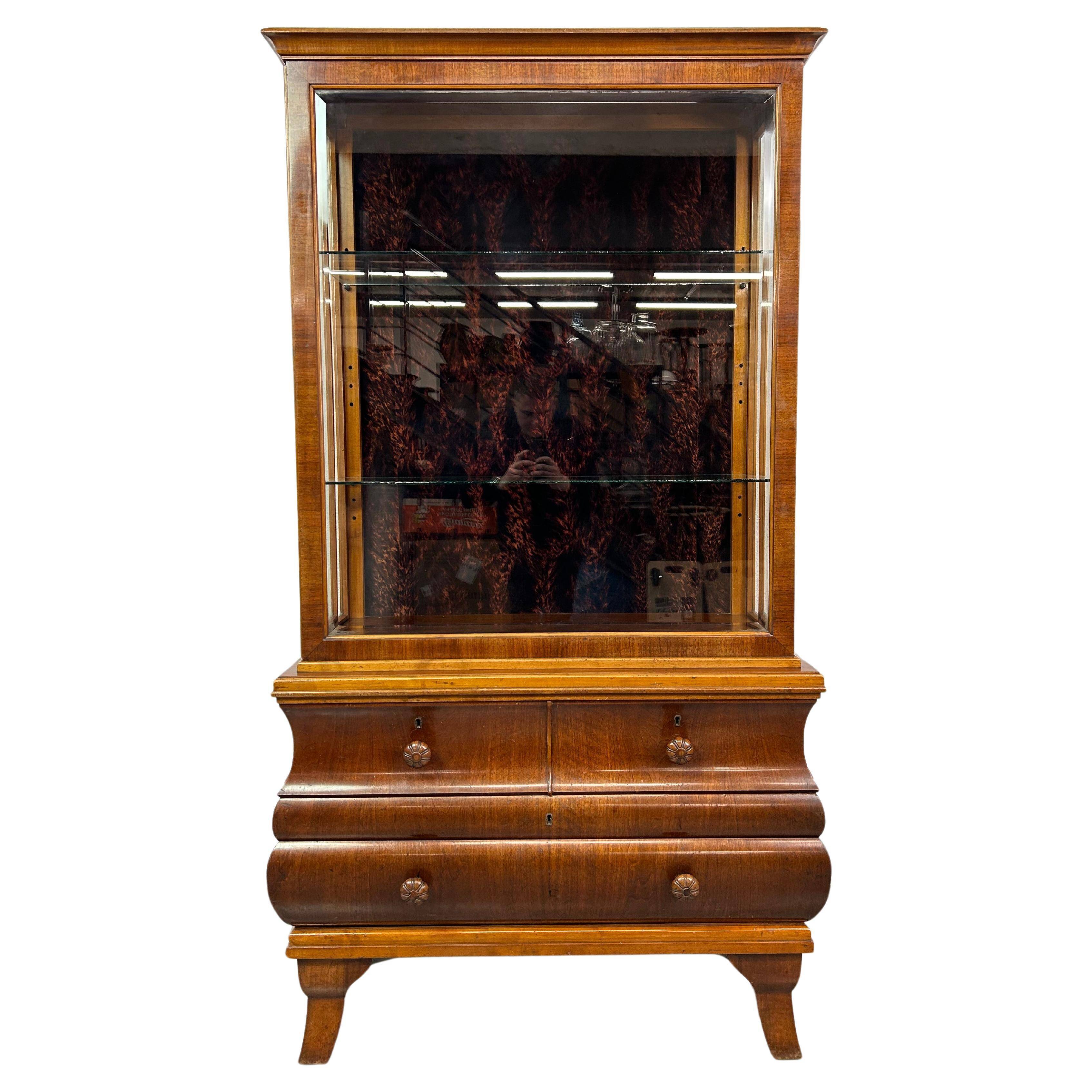 Large Art Deco display case by Lingel
